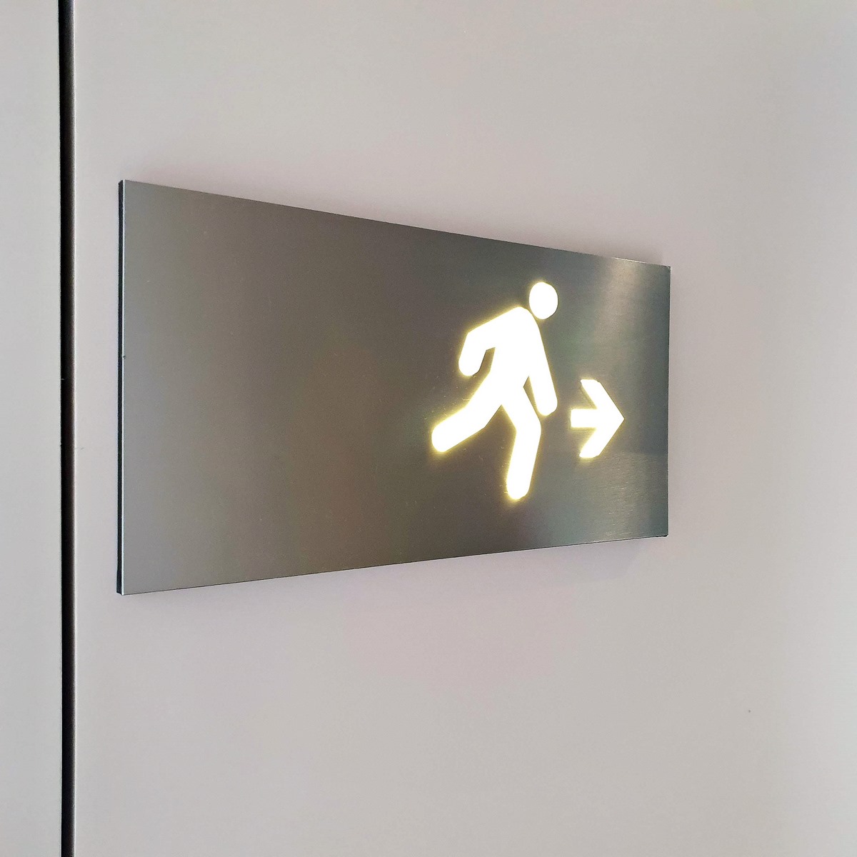 Pictogramme issue de secours éclairé - image 3